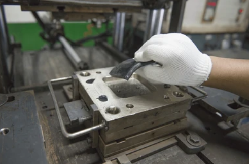 注塑模具首選鴻仁威爾