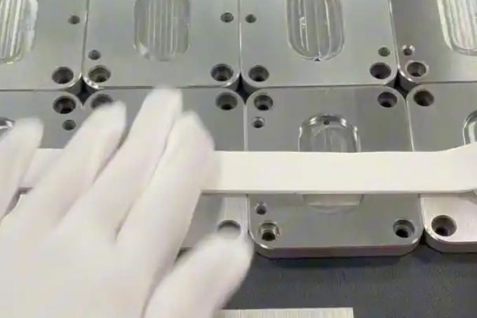 注塑模具首選鴻仁威爾 注塑模具首選鴻仁威爾